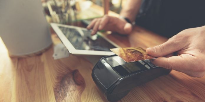 Intelligent et connecté, le terminal de paiement transforme les codes et enrichit le parcours client