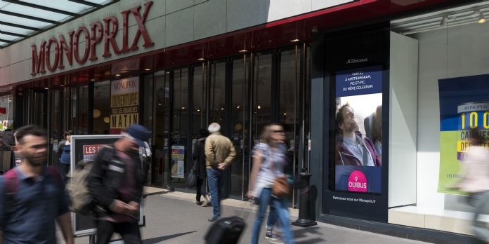 JCDecaux met du DOOH dans les vitrines des Monoprix parisiens