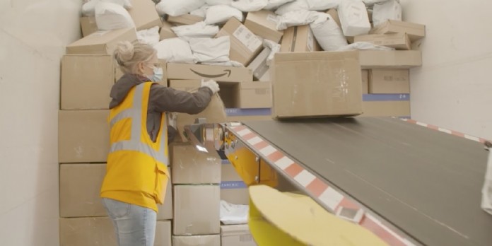 La Poste se met en ordre de bataille en vue du 'pic colis' de fin d'année