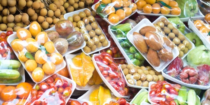 Les emballages plastiques interdits sur une trentaine de fruits et légumes au 1er janvier 2022