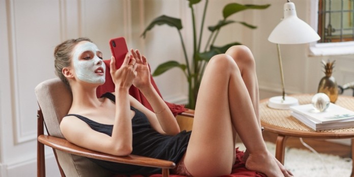 Clarins augmente ses ventes hebdomadaires jusqu'à 42% grâce aux réseaux sociaux